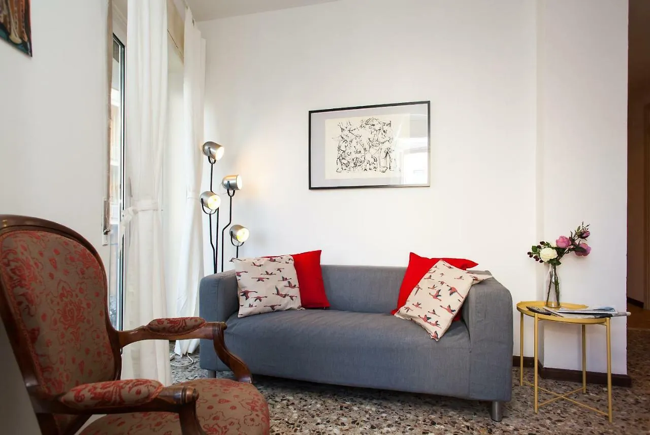 Casa Liberta - Downtown Modern Apartment With Airconditioning サンレモ