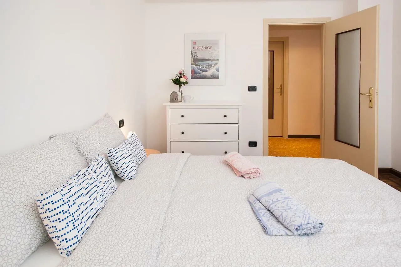 Casa Liberta - Downtown Modern Apartment With Airconditioning サンレモ