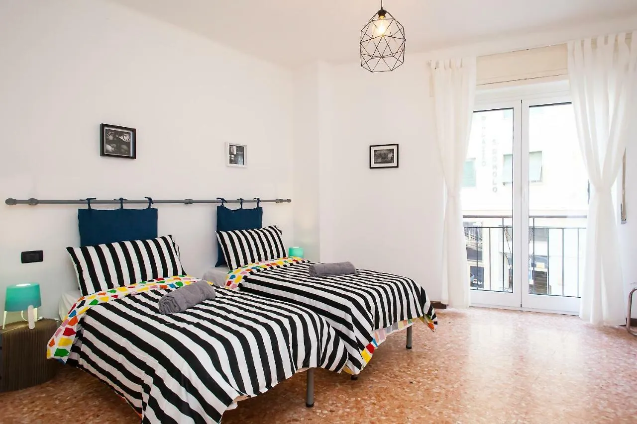Casa Liberta - Downtown Modern Apartment With Airconditioning サンレモ