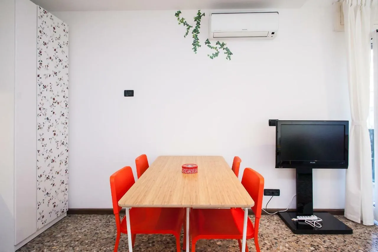 Casa Liberta - Downtown Modern Apartment With Airconditioning サンレモ イタリア